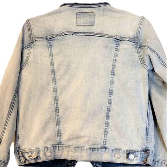 FINAL PRICE DROP **Levi's Jean Jacket Medium - Picture 5 of 7
